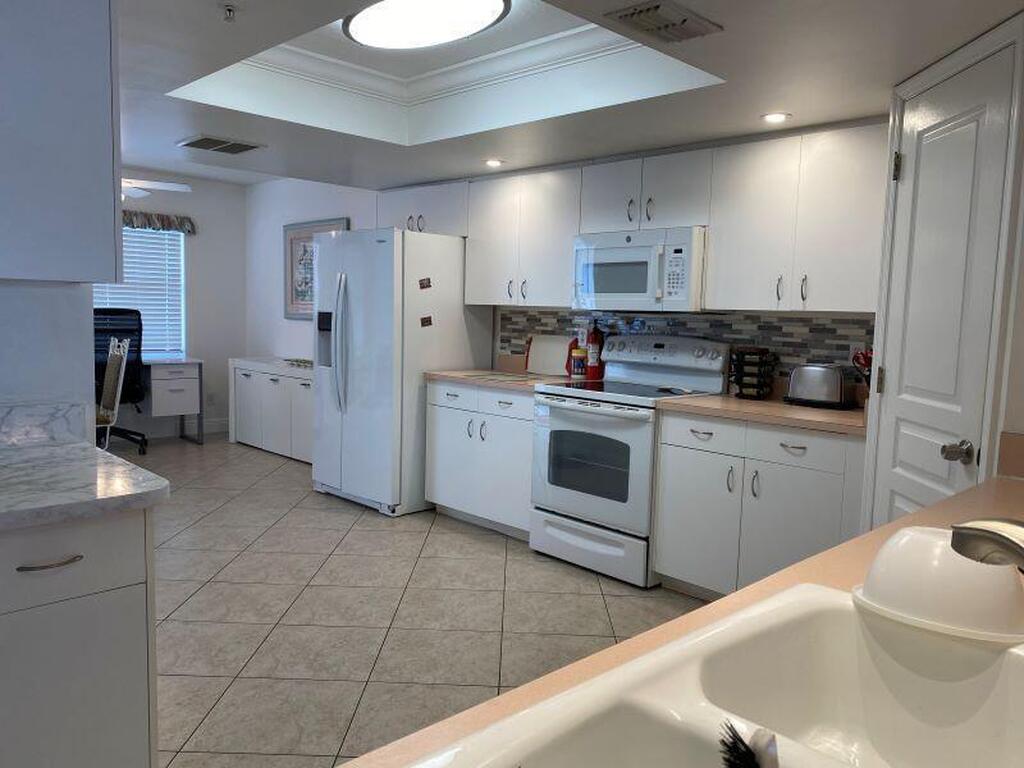 8700 Ridgewood Avenue, Cape Canaveral, FL 32920