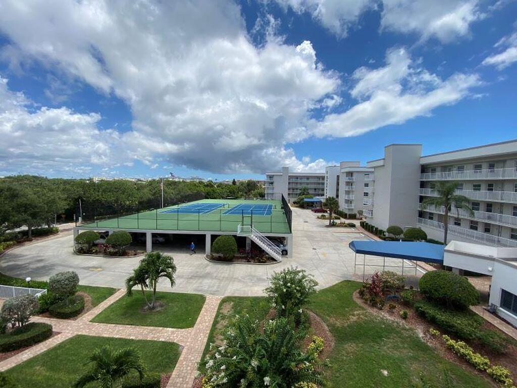 8700 Ridgewood Avenue, Cape Canaveral, FL 32920