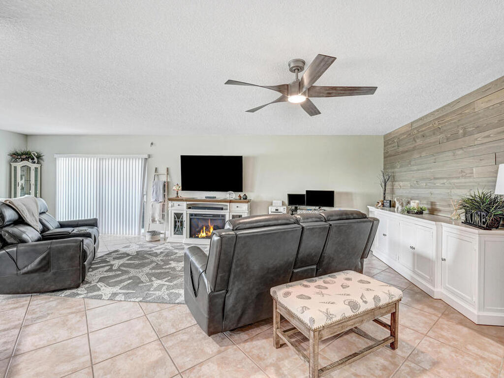 5011 NE Dixie Highway, Palm Bay, FL 32905