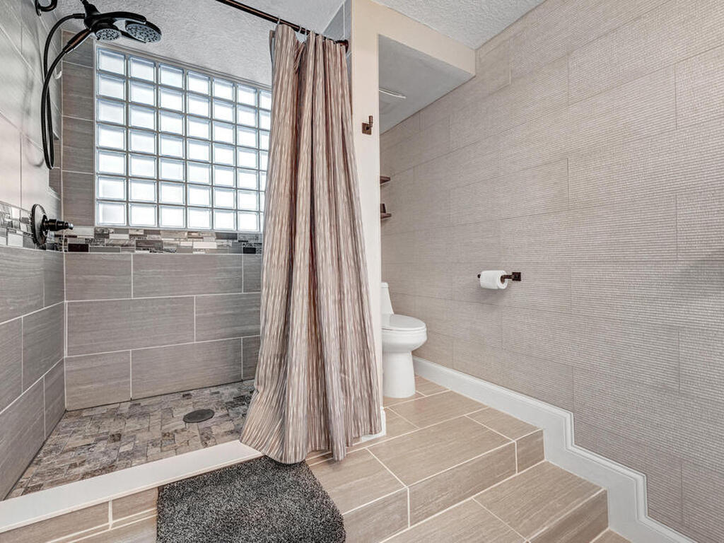 5011 NE Dixie Highway, Palm Bay, FL 32905