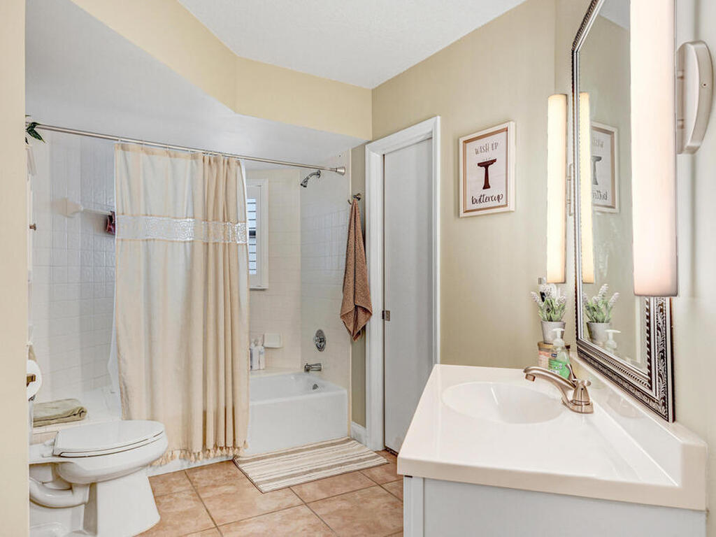 5011 NE Dixie Highway, Palm Bay, FL 32905