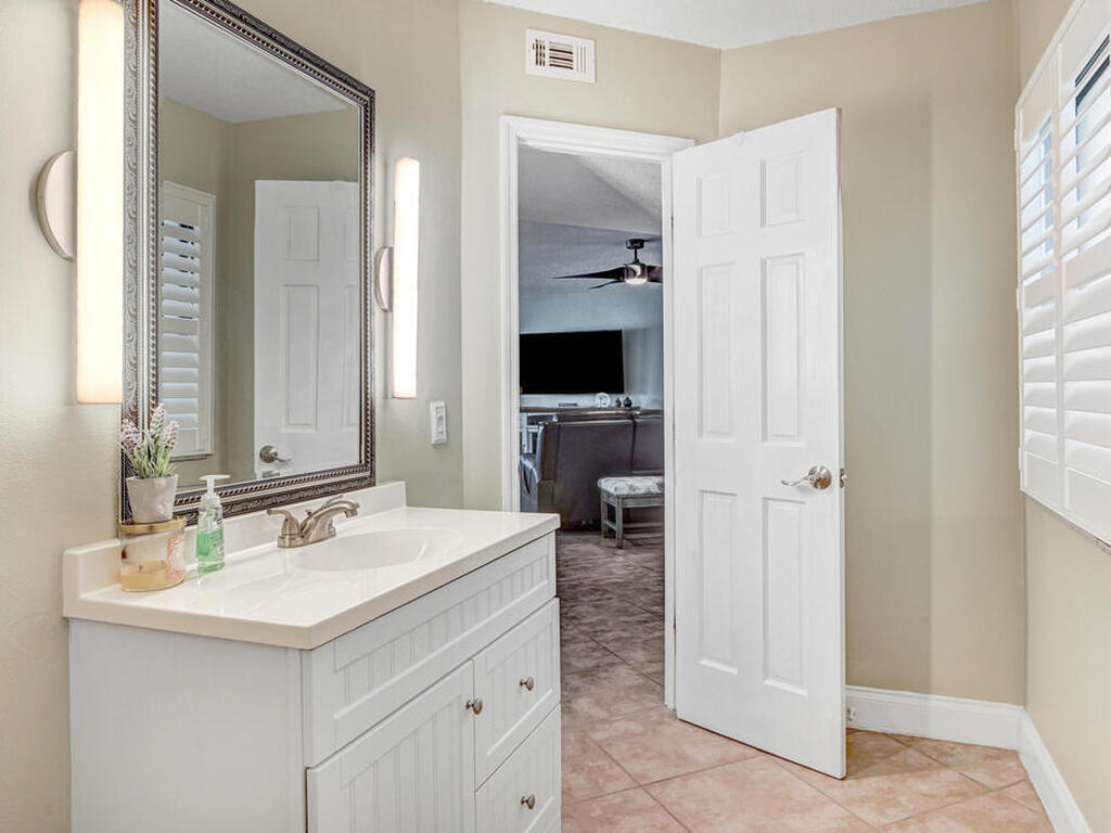 5011 NE Dixie Highway, Palm Bay, FL 32905