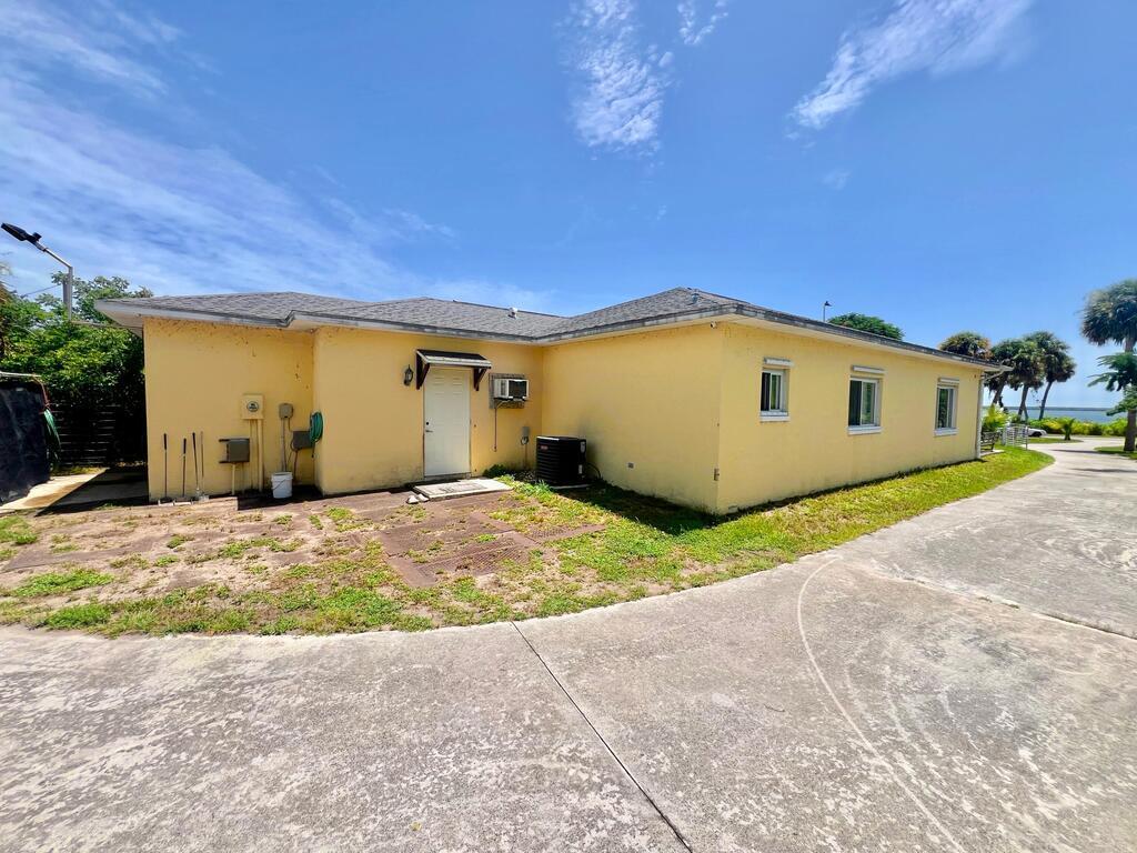 6807 S Indian River Drive, Fort Pierce, FL 34982