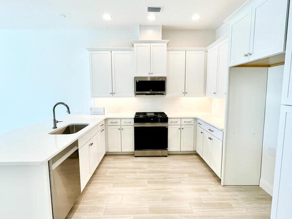 3038 Avalonia Drive, Melbourne, FL 32940