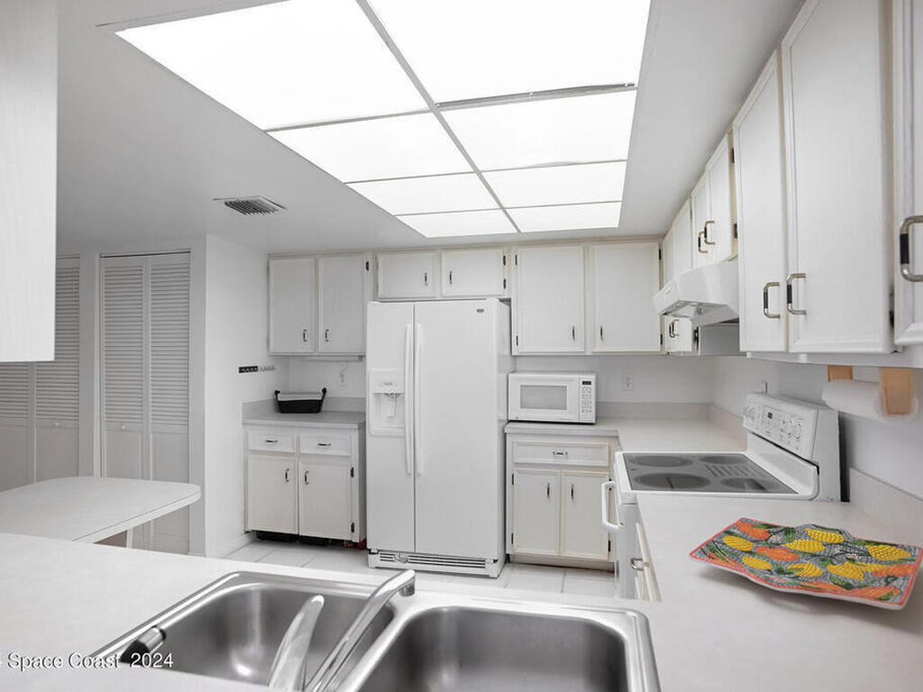 830 N Atlantic Avenue, Cocoa Beach, FL 32931