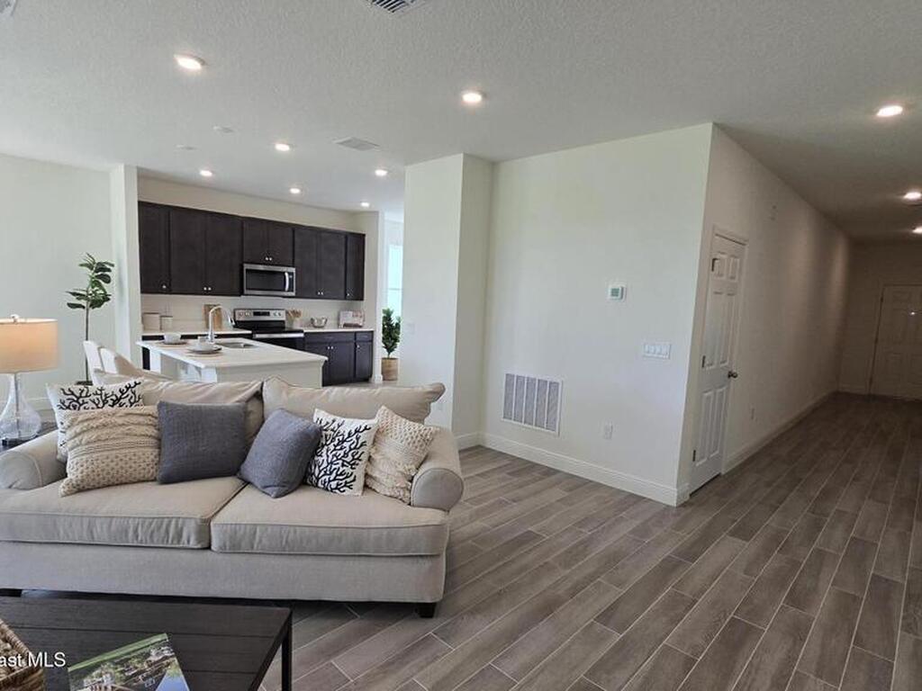 4346 Kelsey Lane, Micco, FL 32976