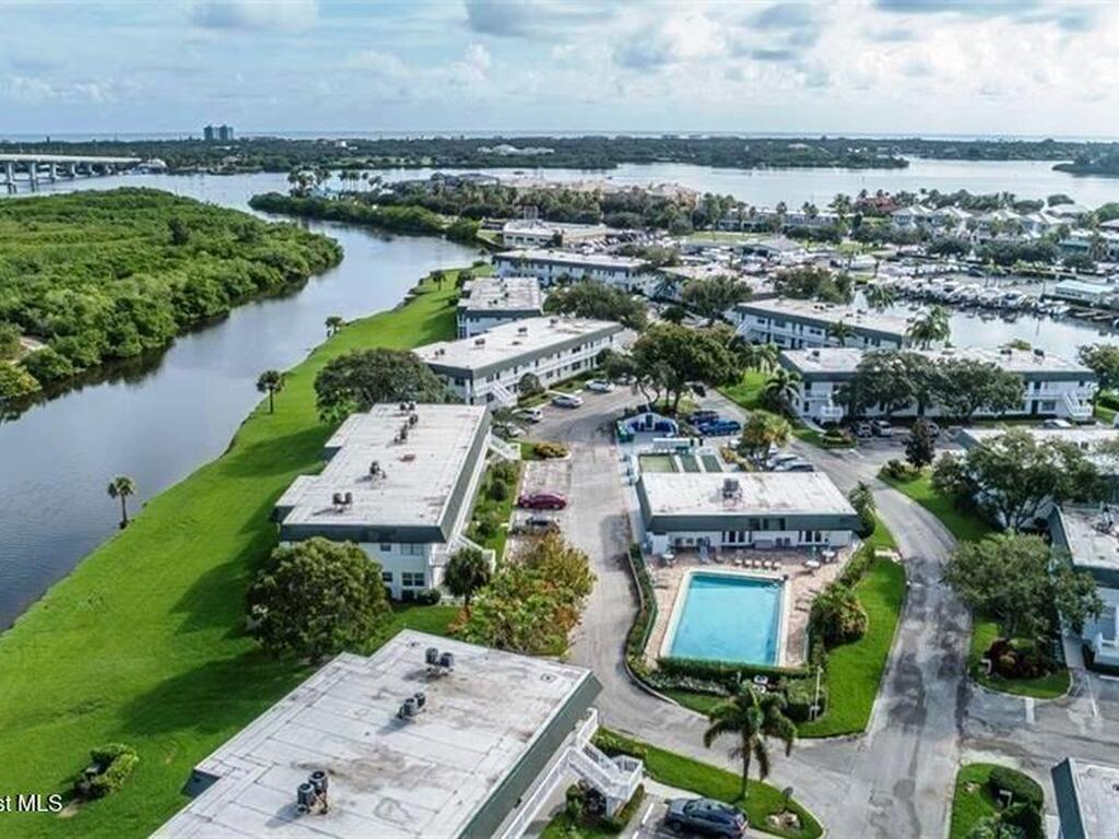 2800 Indian River Boulevard, Vero Beach, FL 32960