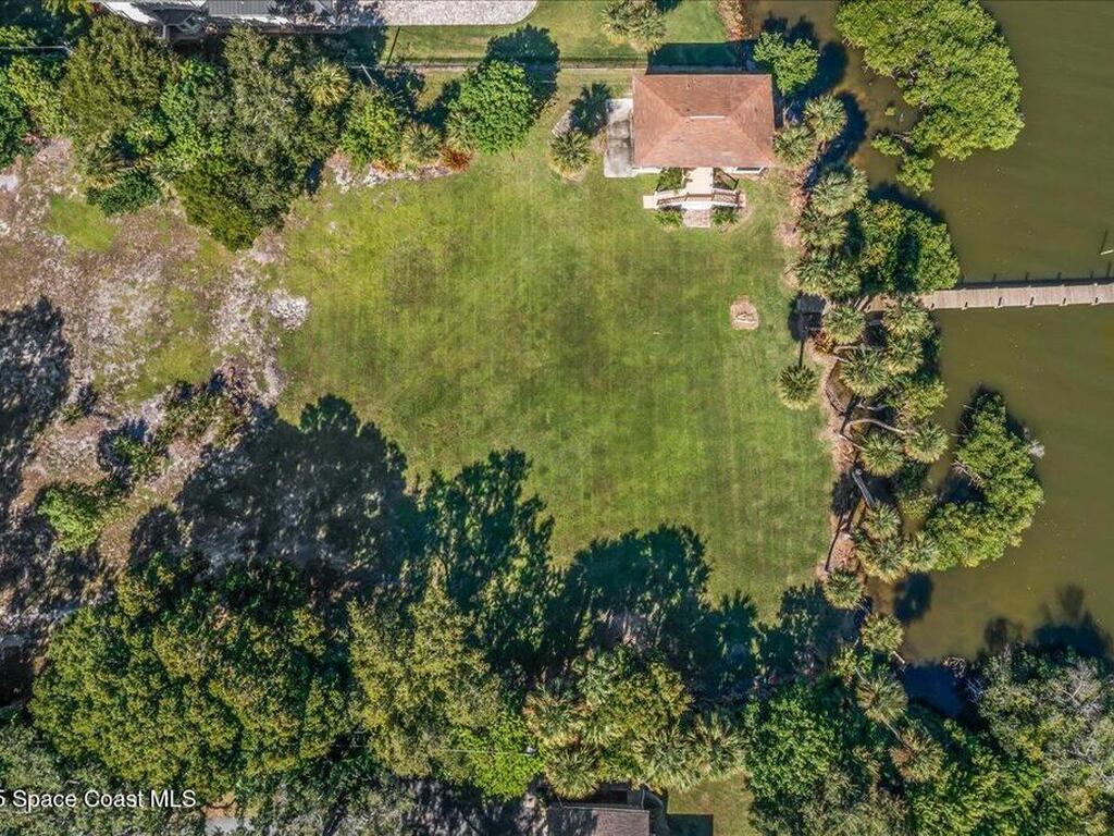 10060* S Tropical, Merritt Island, FL 32952