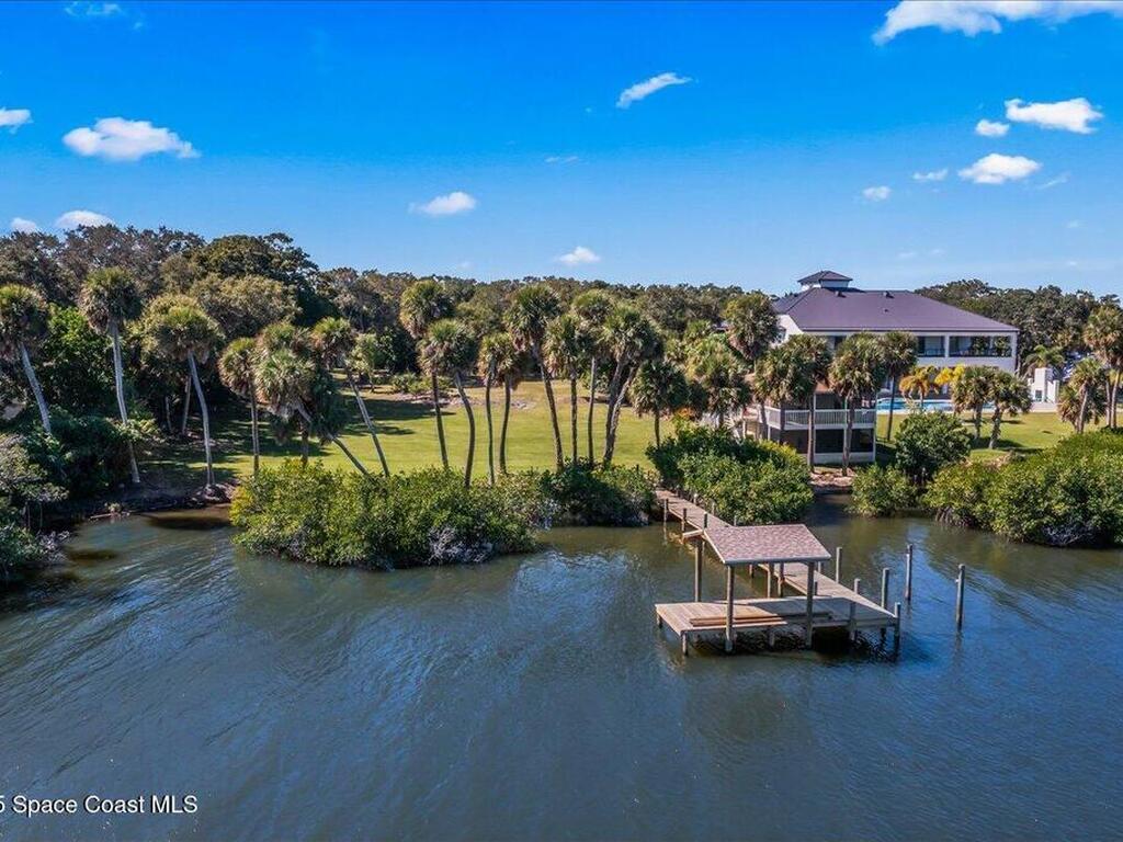 10060* S Tropical, Merritt Island, FL 32952