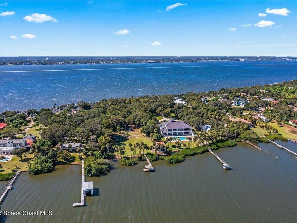 10060 S Tropical Trail, Merritt Island, FL 32952