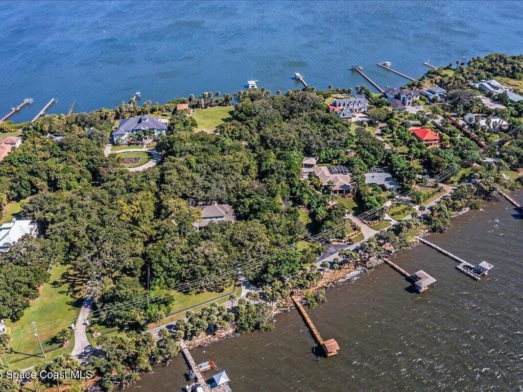 10060 S Tropical Trail, Merritt Island, FL 32952