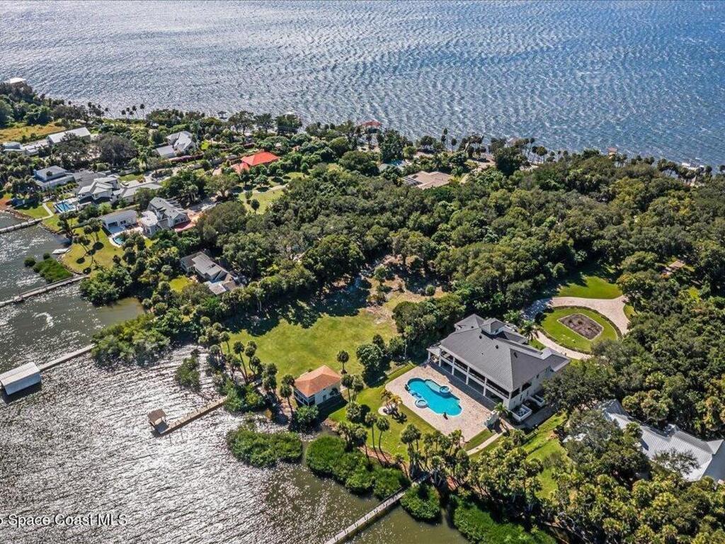 10060 S Tropical Trail, Merritt Island, FL 32952