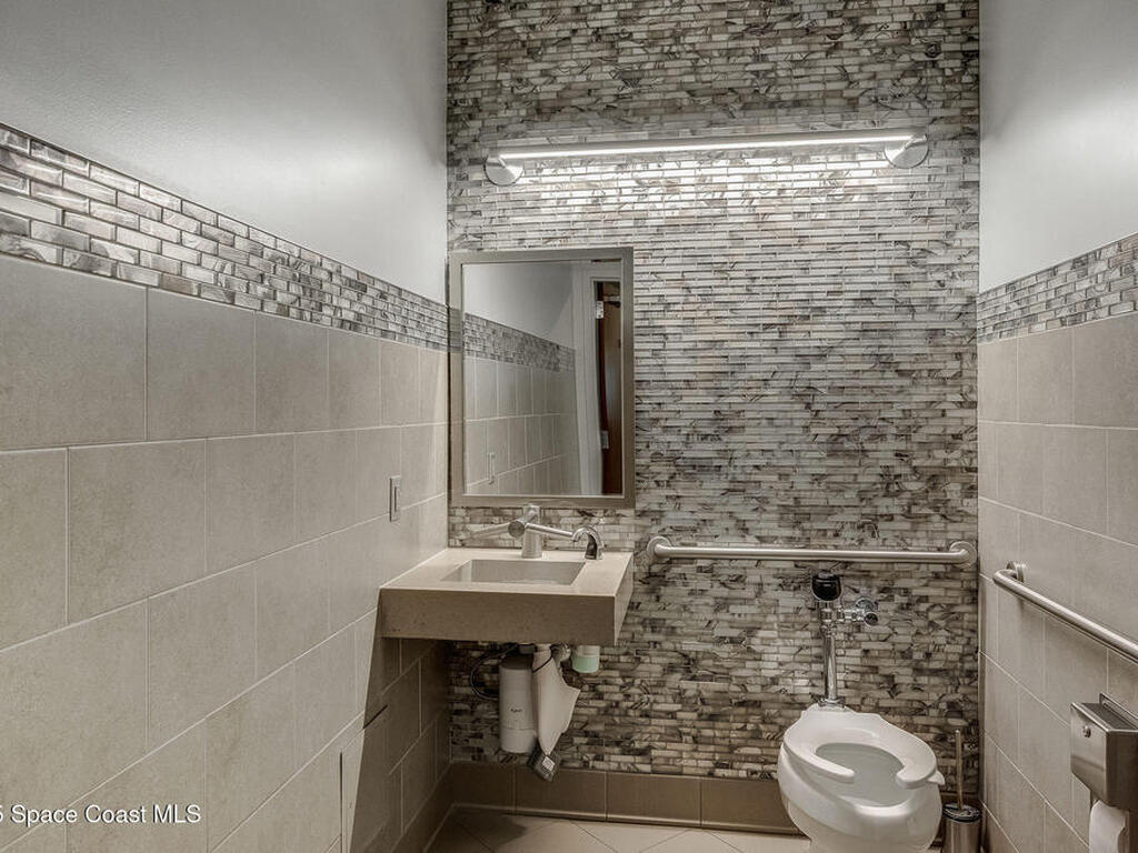 1050 Satcom Lane, Suntree, FL 32940