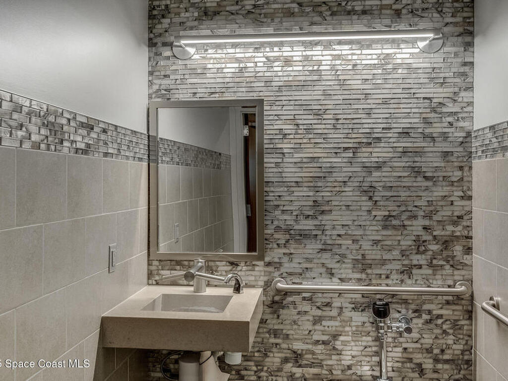 1050 Satcom Lane, Suntree, FL 32940