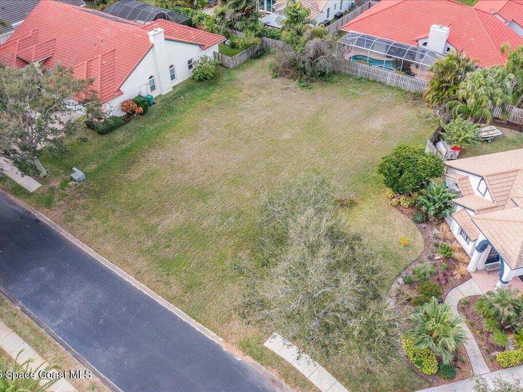 565 Newport Drive, Indialantic, FL 32903