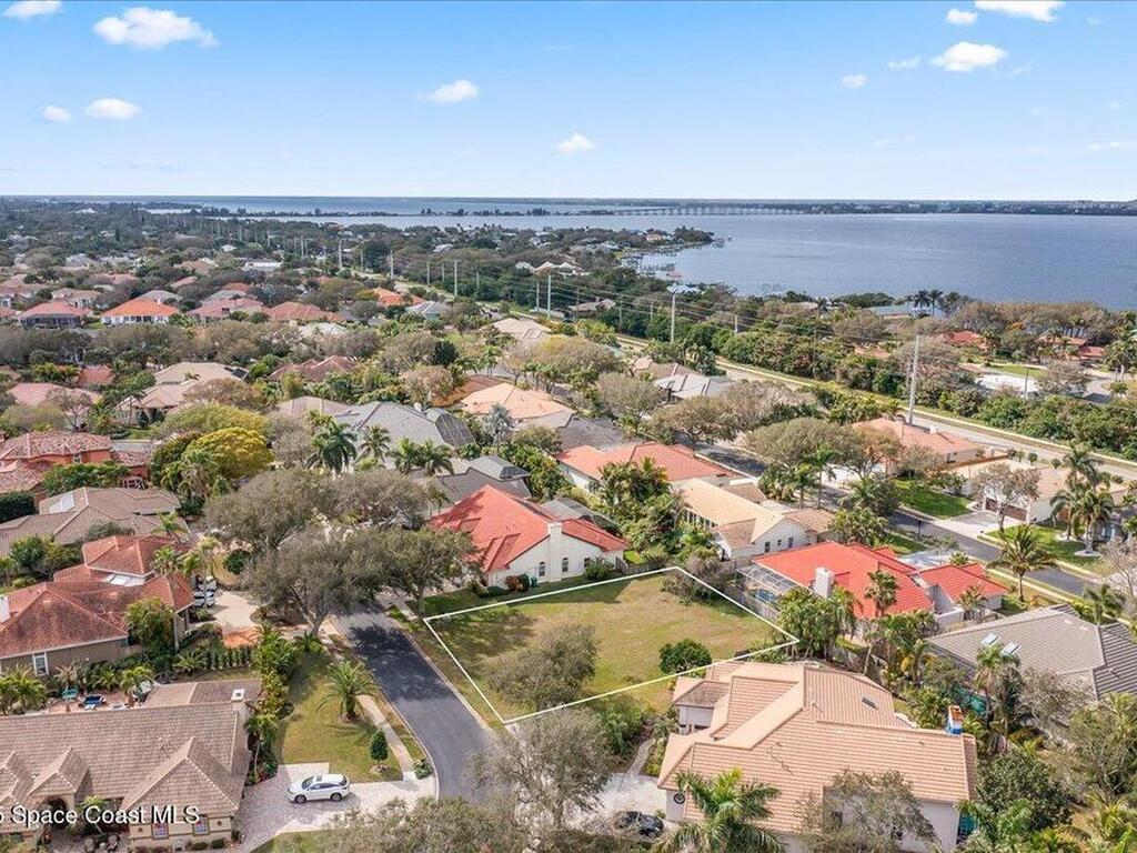 565 Newport Drive, Indialantic, FL 32903