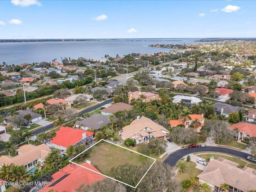 565 Newport Drive, Indialantic, FL 32903