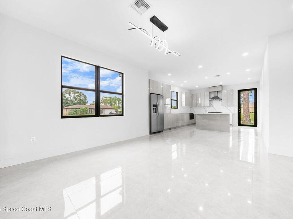 471 Americana Boulevard, Palm Bay, FL 32907