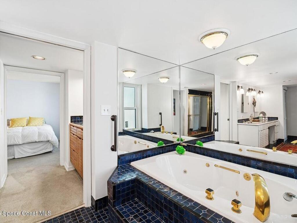 989 N Highway A1a, Indialantic, FL 32903