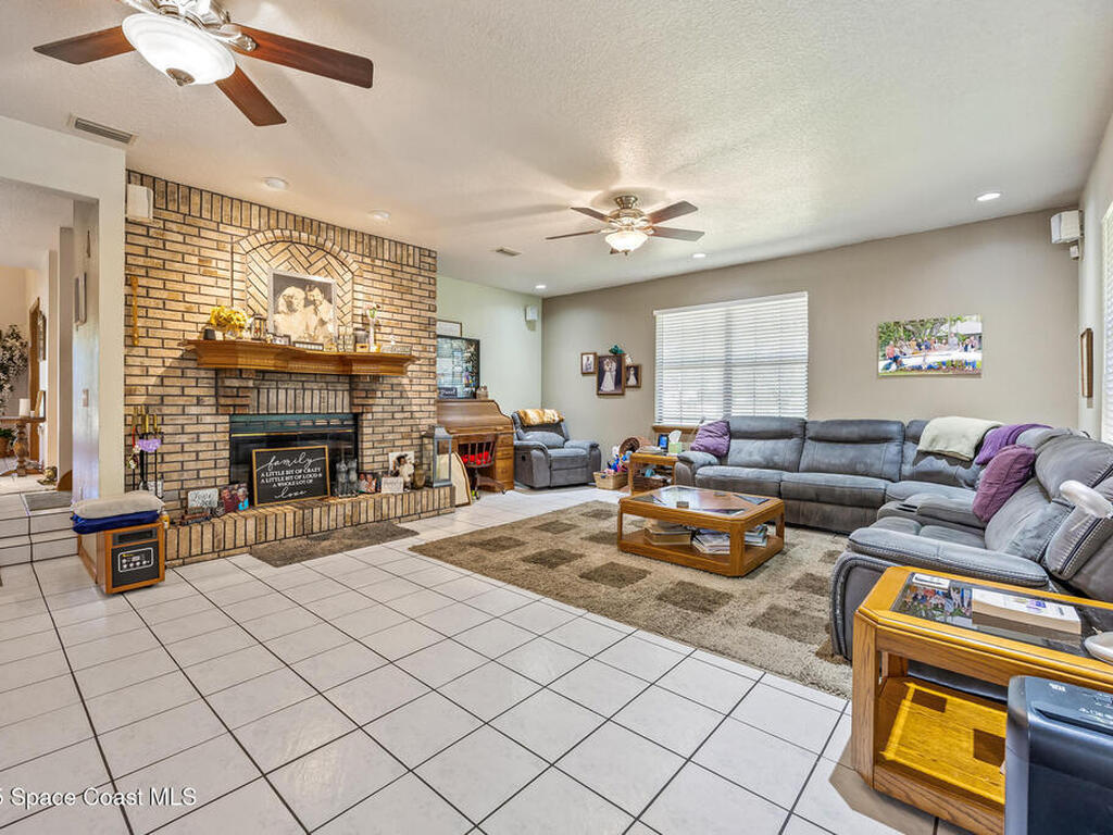 5425 James Lane, Mims, FL 32754