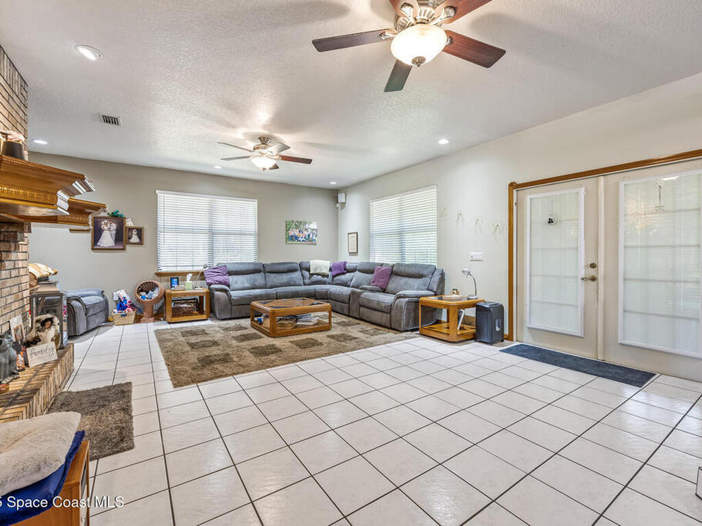 5425 James Lane, Mims, FL 32754