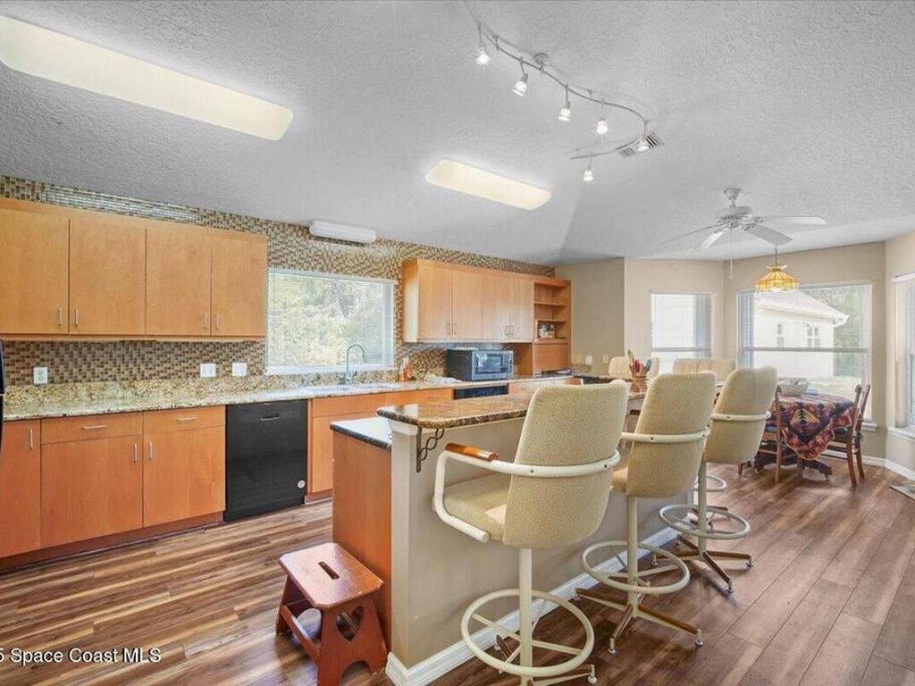 4220 Robins Hill Court, Mims, FL 32754