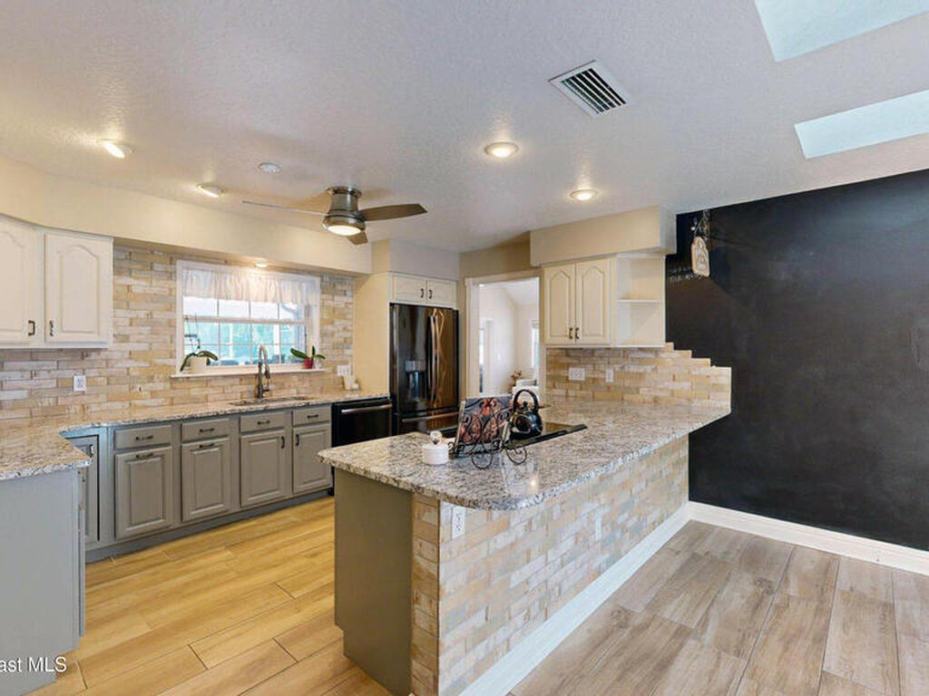 5670 Bob White Trail, Mims, FL 32754