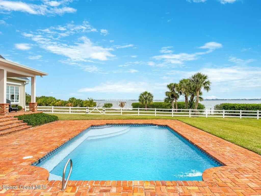 9490 S Tropical Trail, Merritt Island, FL 32952