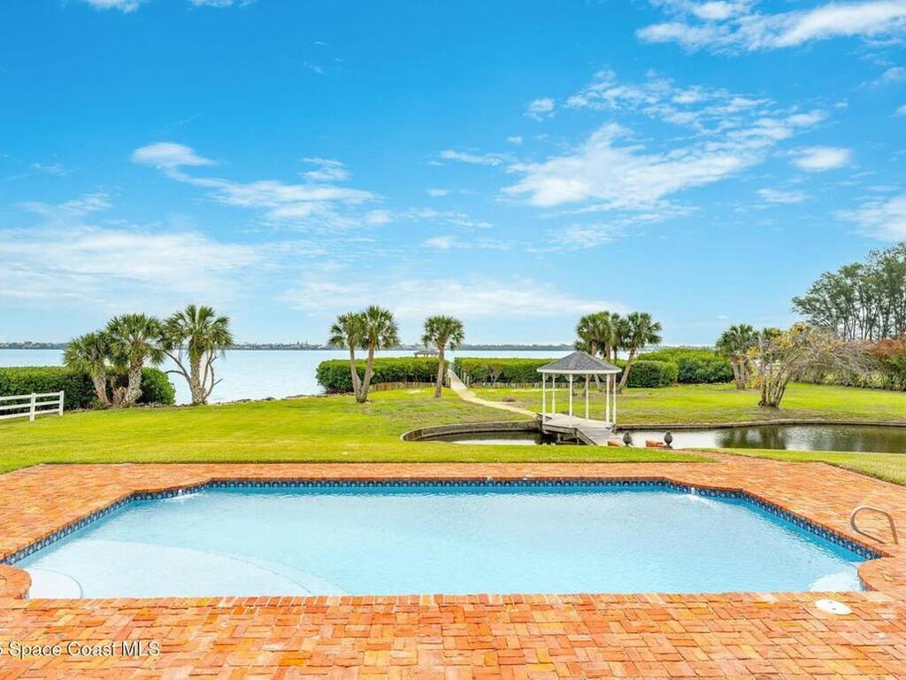 9490 S Tropical Trail, Merritt Island, FL 32952