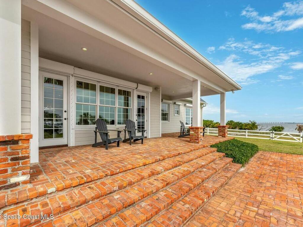 9490 S Tropical Trail, Merritt Island, FL 32952