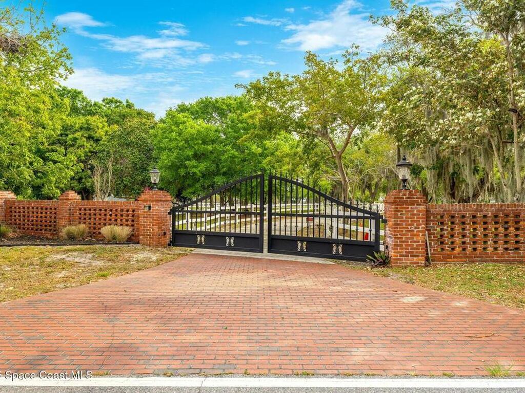 9490 S Tropical Trail, Merritt Island, FL 32952