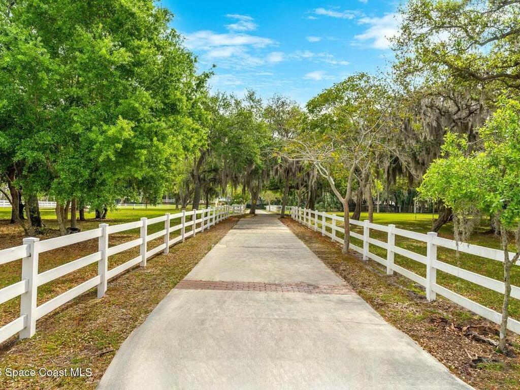 9490 S Tropical Trail, Merritt Island, FL 32952