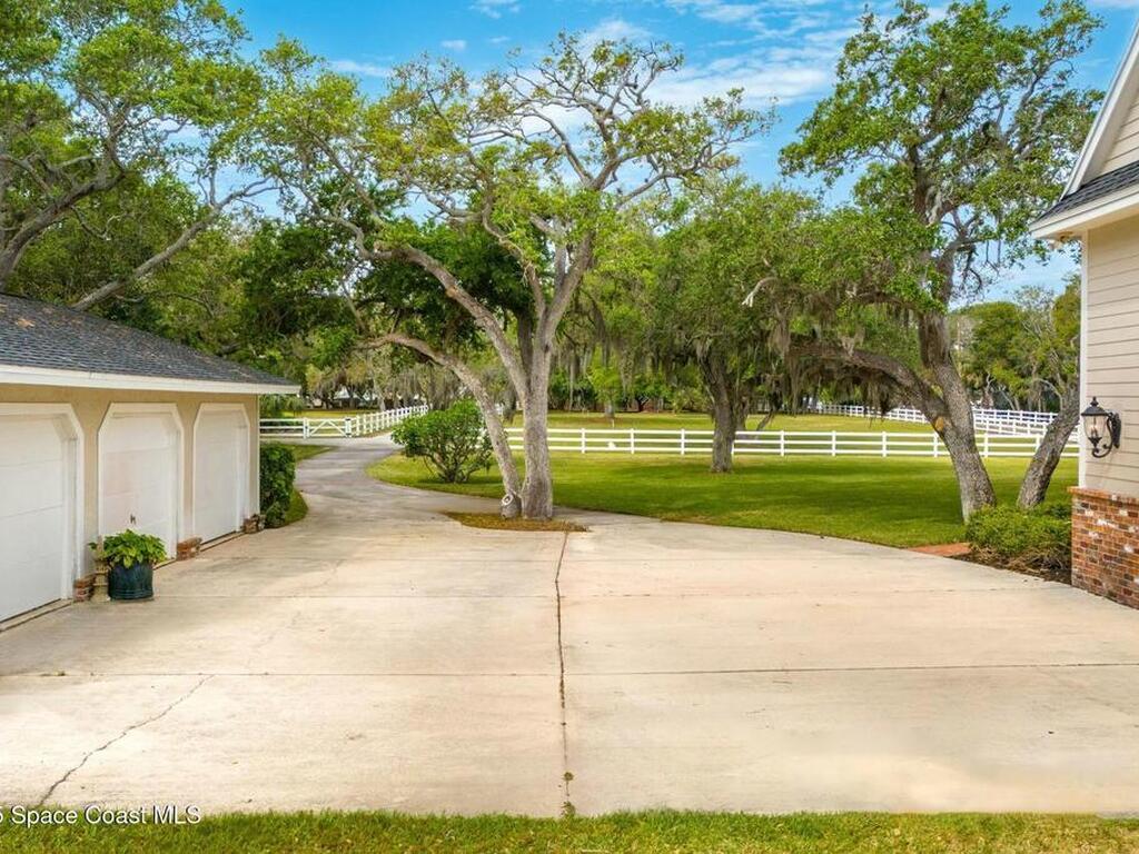 9490 S Tropical Trail, Merritt Island, FL 32952