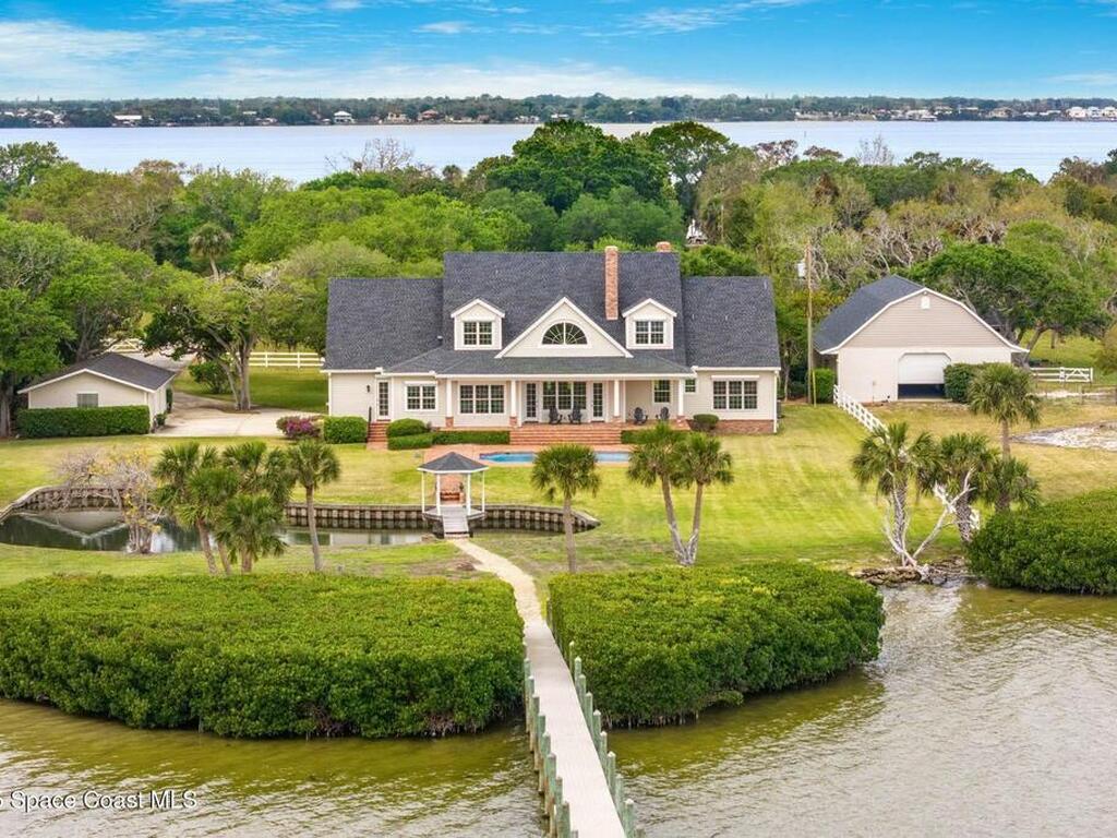 9490 S Tropical Trail, Merritt Island, FL 32952