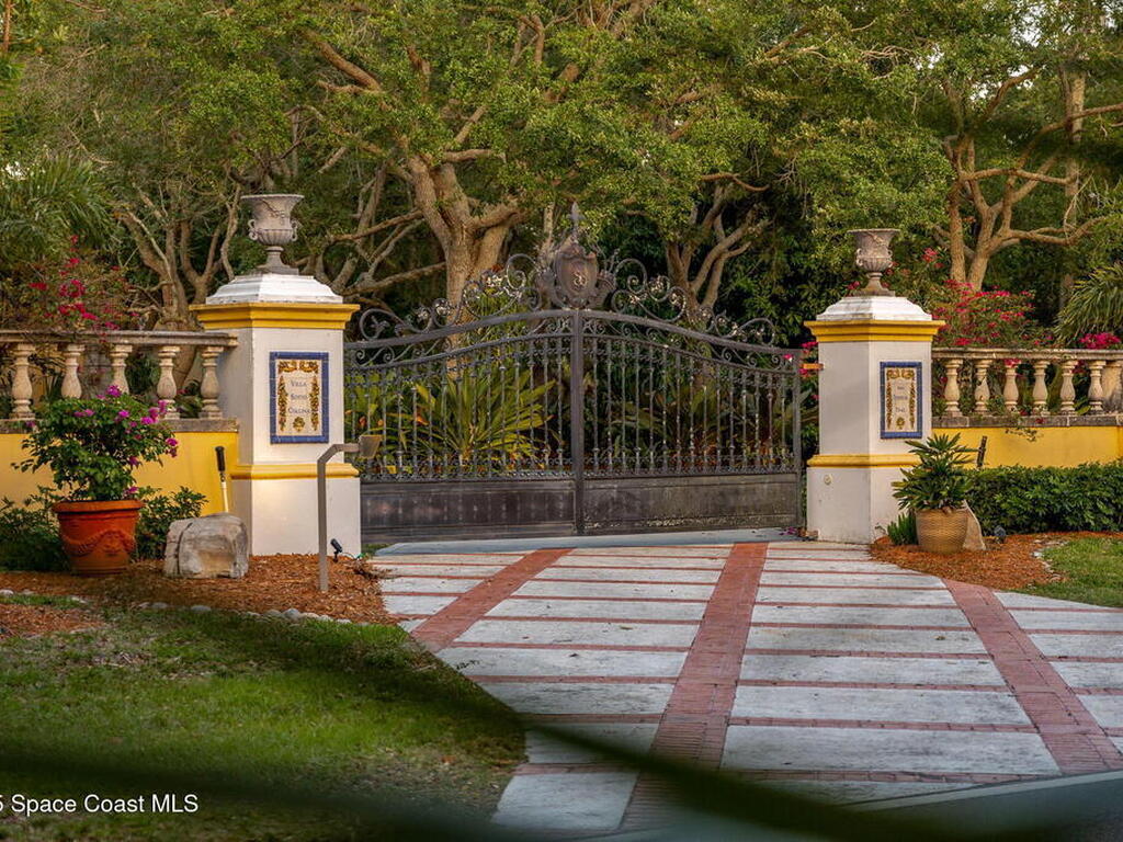 9340 S Tropical Trail, Merritt Island, FL 32952