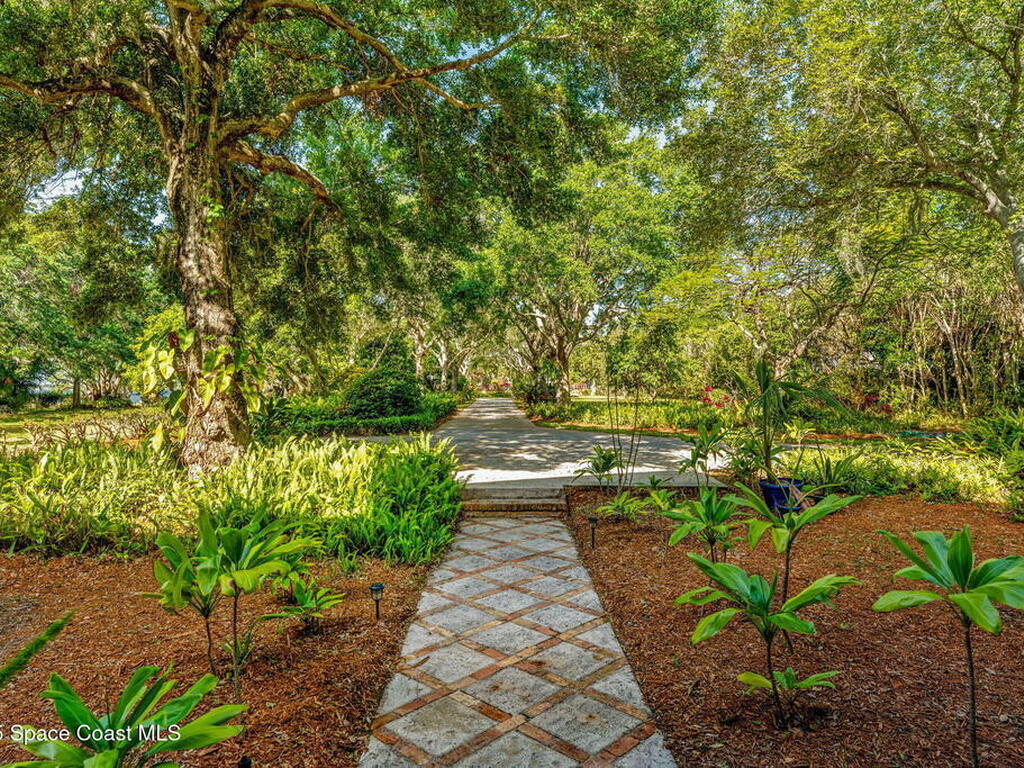 9340 S Tropical Trail, Merritt Island, FL 32952