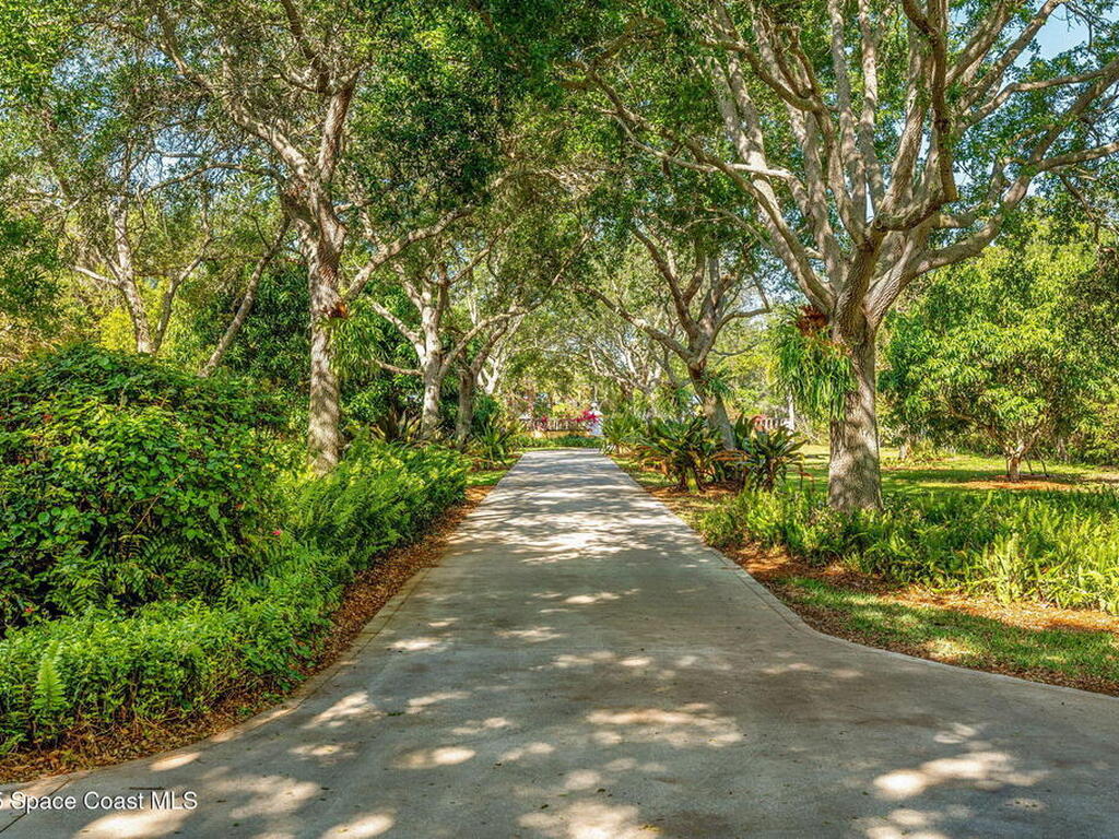 9340 S Tropical Trail, Merritt Island, FL 32952