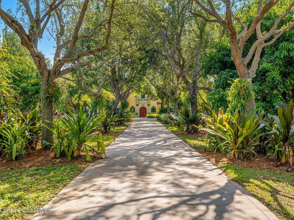 9340 S Tropical Trail, Merritt Island, FL 32952