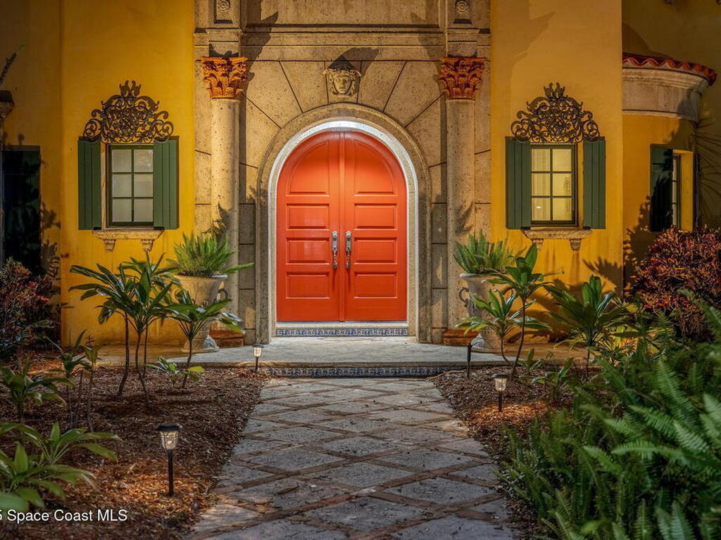 9340 S Tropical Trail, Merritt Island, FL 32952