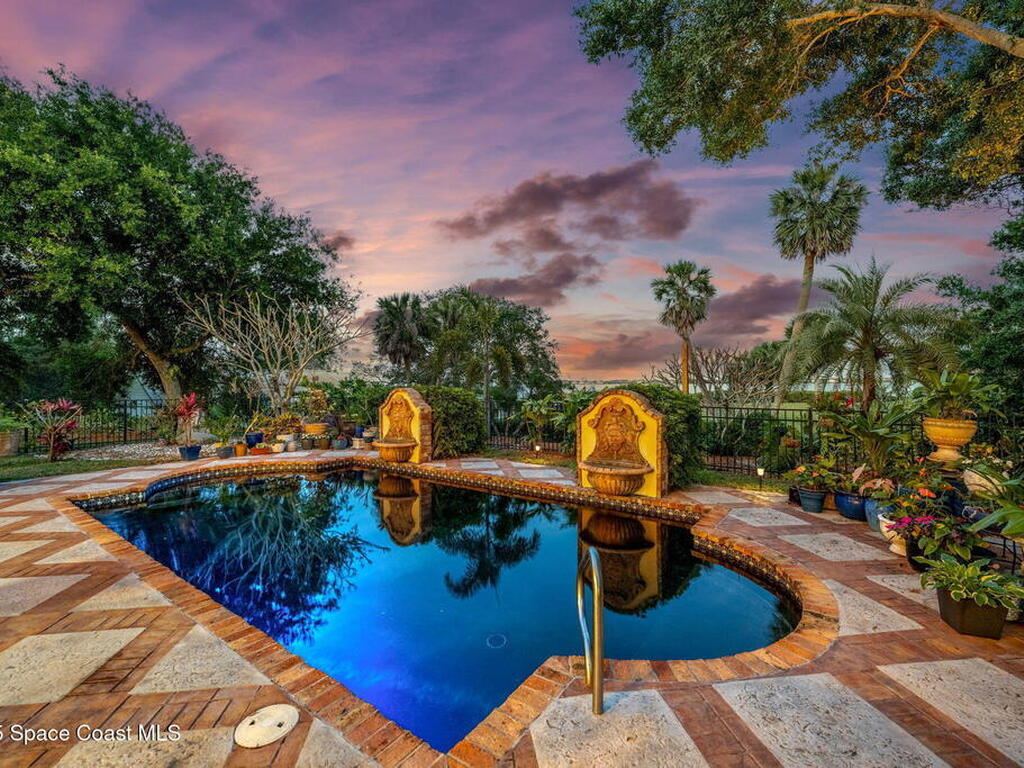 9340 S Tropical Trail, Merritt Island, FL 32952