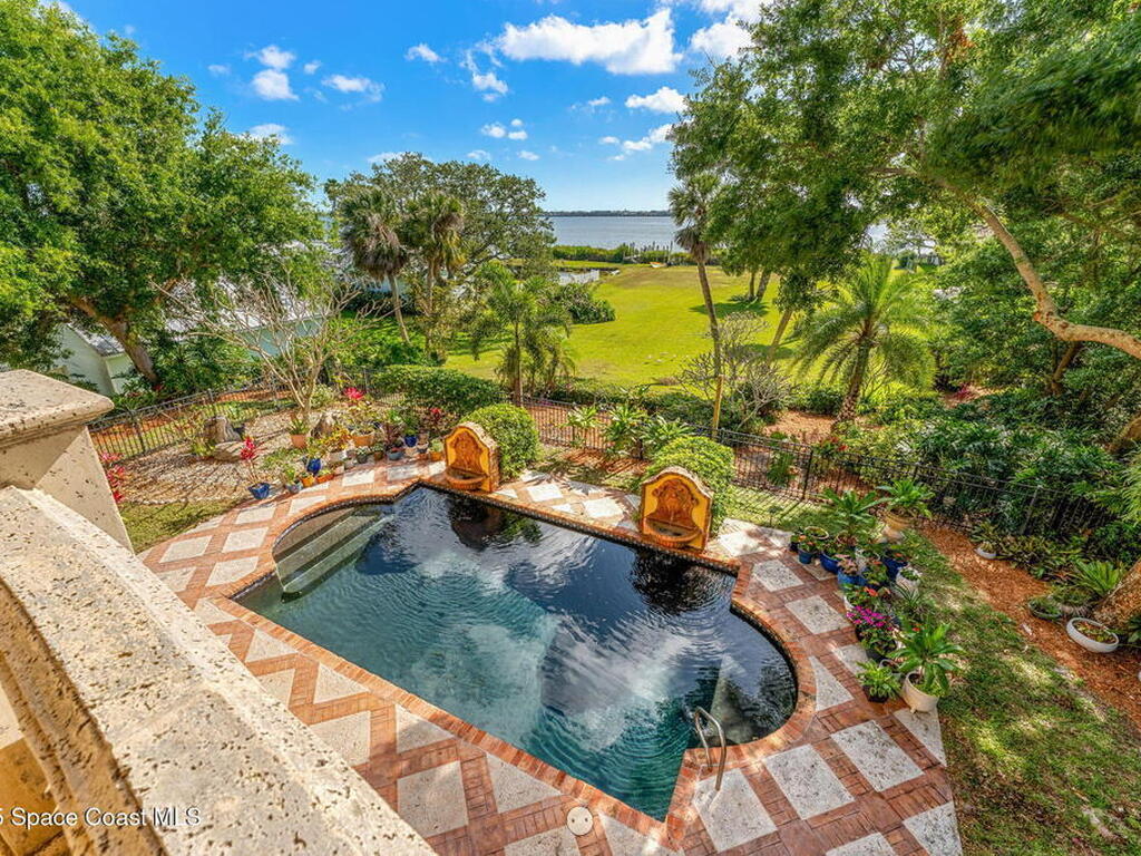 9340 S Tropical Trail, Merritt Island, FL 32952