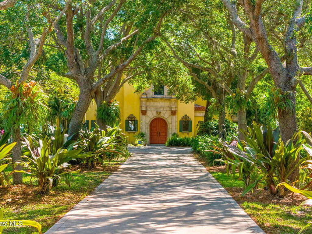 9340 S Tropical Trail, Merritt Island, FL 32952