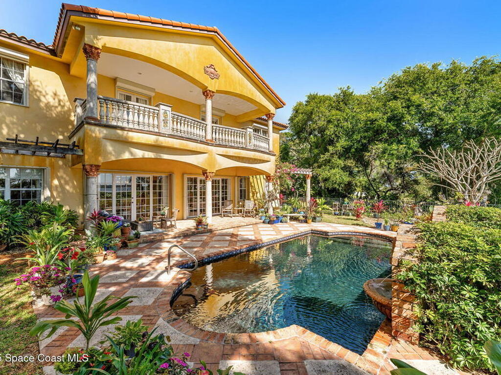 9340 S Tropical Trail, Merritt Island, FL 32952