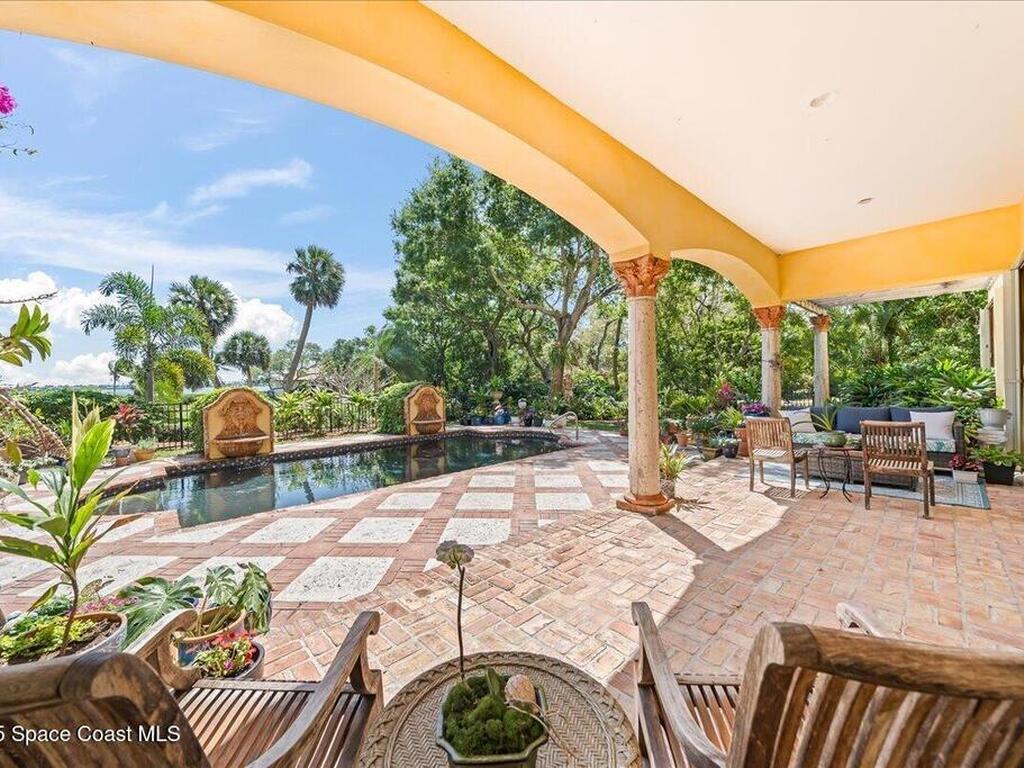 9340 S Tropical Trail, Merritt Island, FL 32952