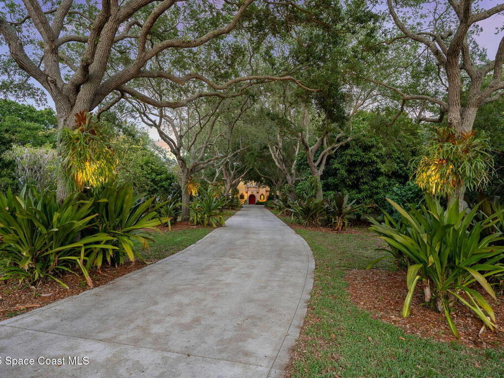 9340 S Tropical Trail, Merritt Island, FL 32952