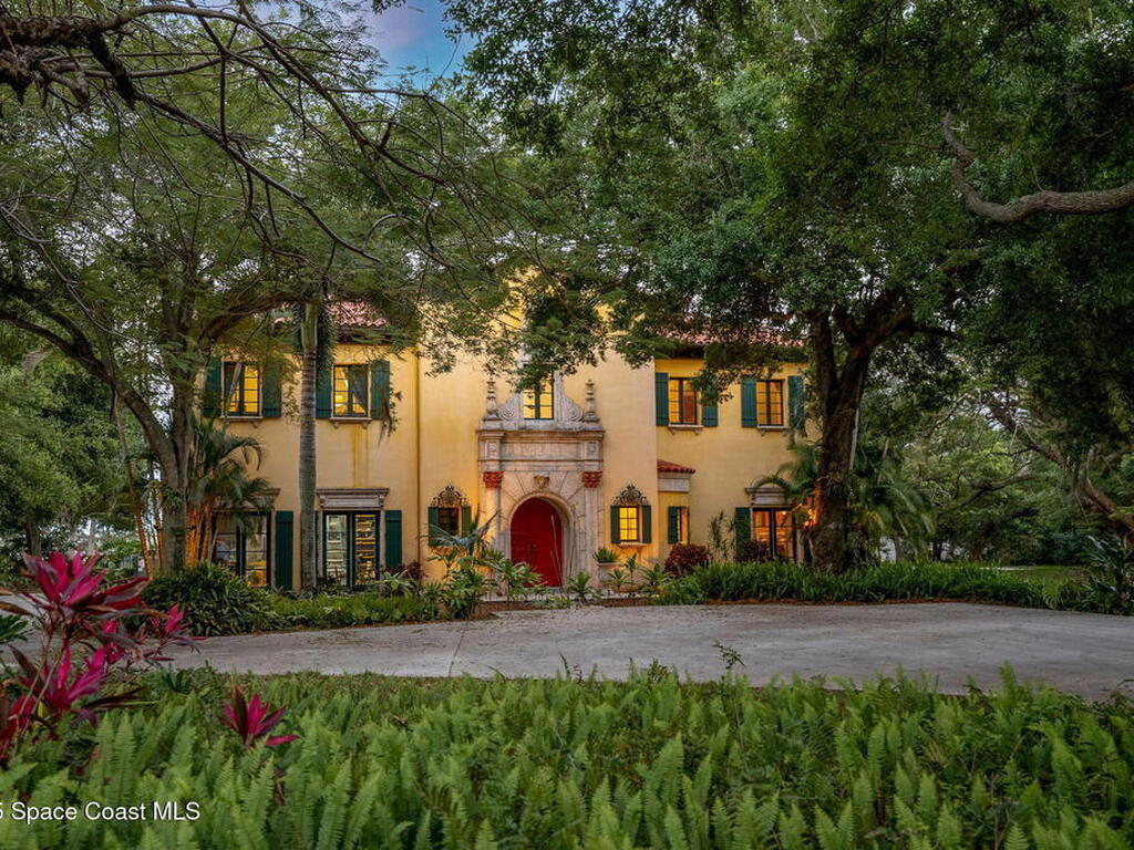 9340 S Tropical Trail, Merritt Island, FL 32952