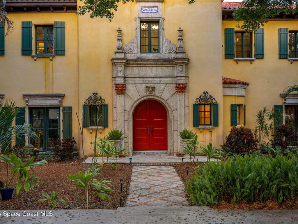 9340 S Tropical Trail, Merritt Island, FL 32952