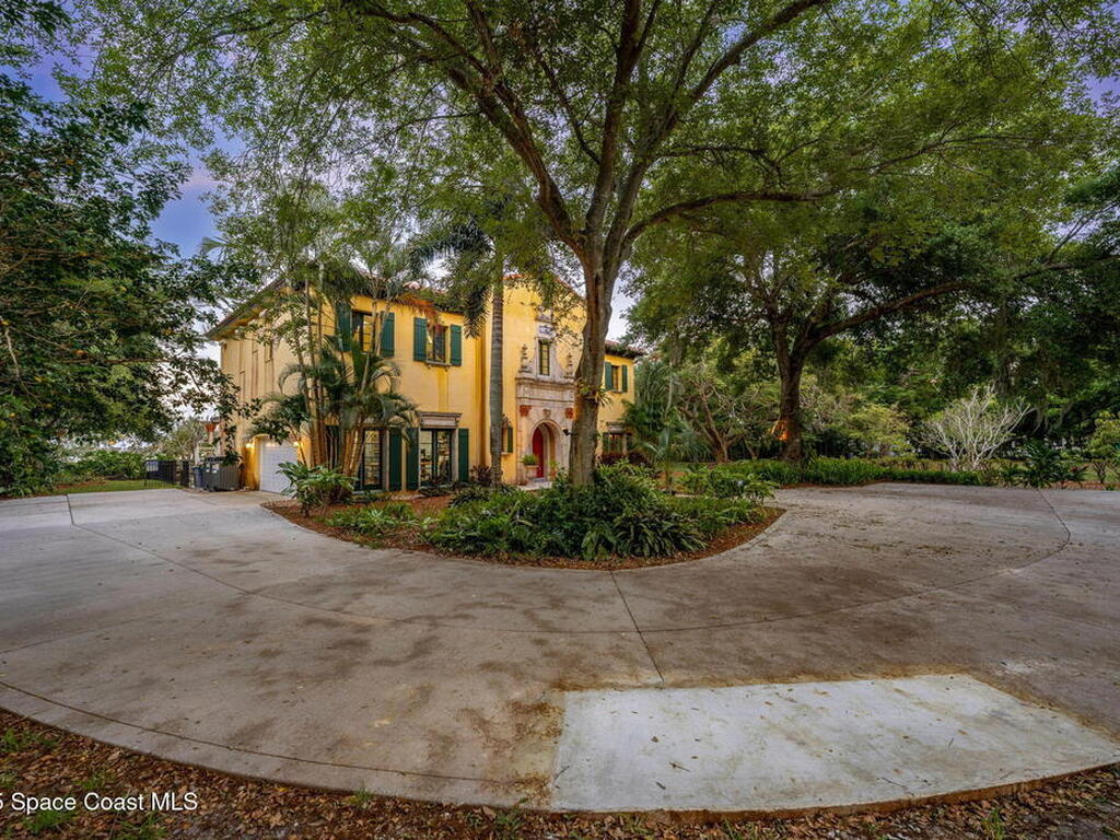 9340 S Tropical Trail, Merritt Island, FL 32952