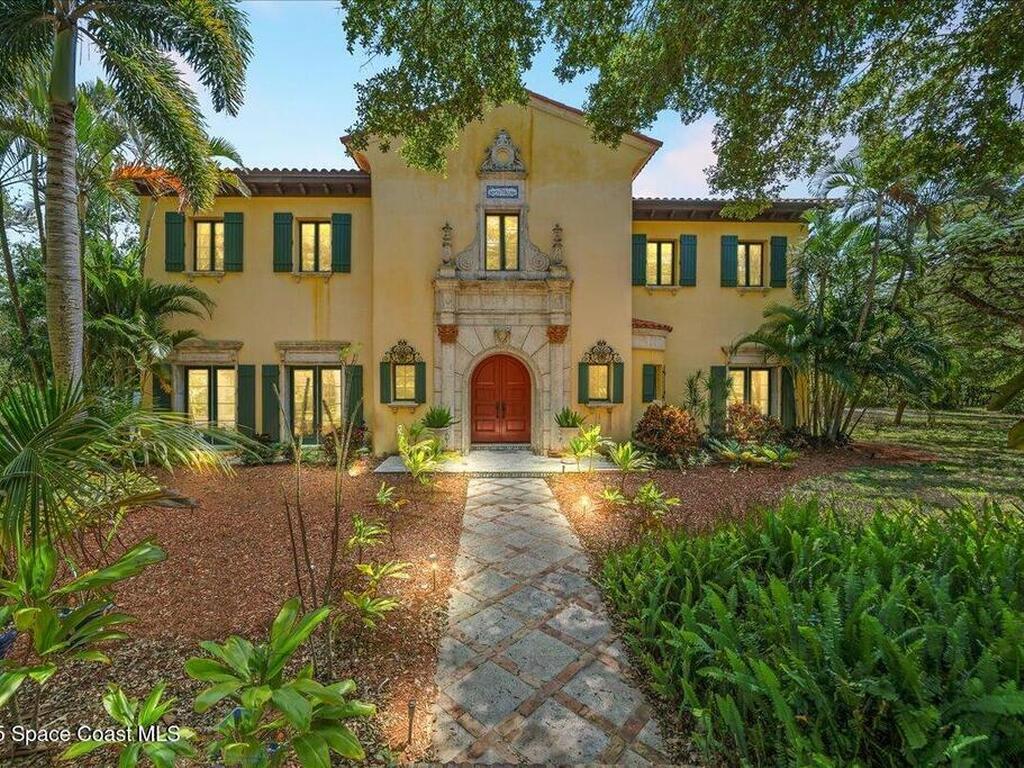 9340 S Tropical Trail, Merritt Island, FL 32952