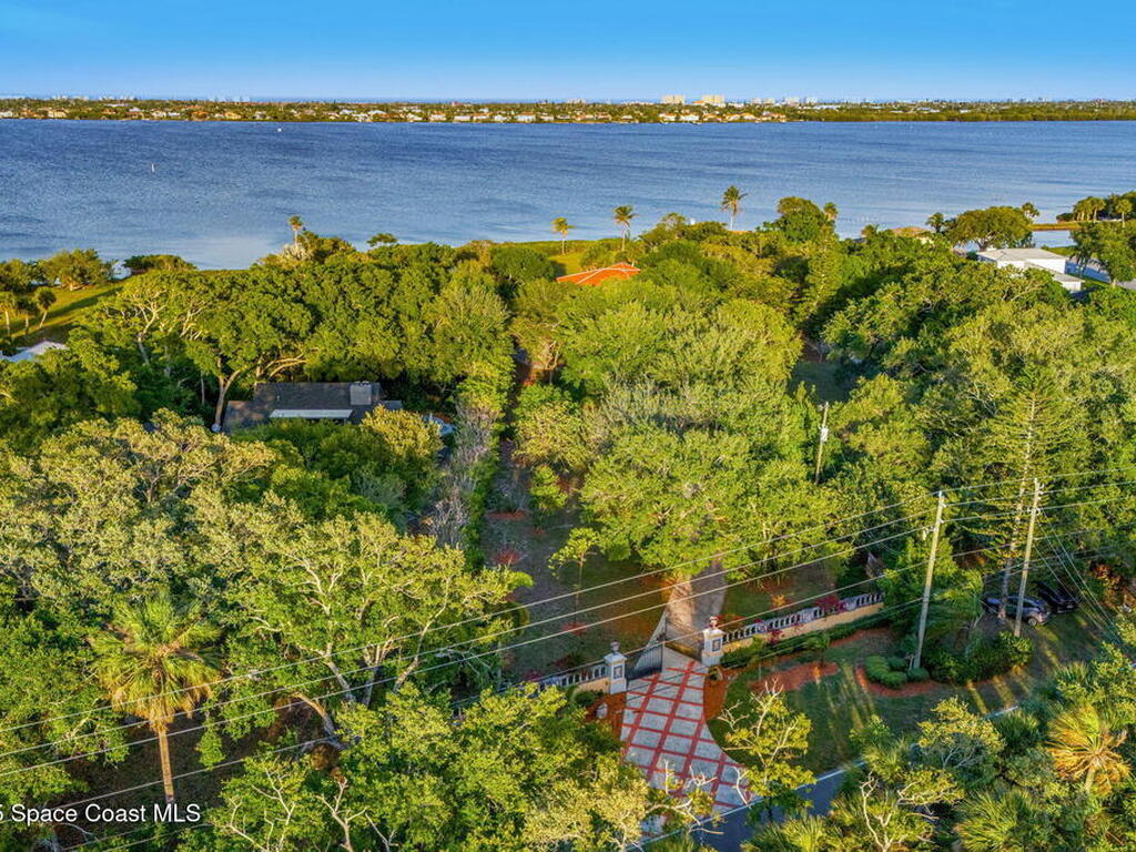 9340 S Tropical Trail, Merritt Island, FL 32952